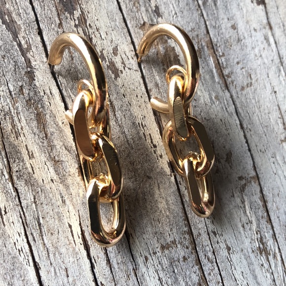 Clara Chain Link Drop Earrings! - Picture 3 of 4